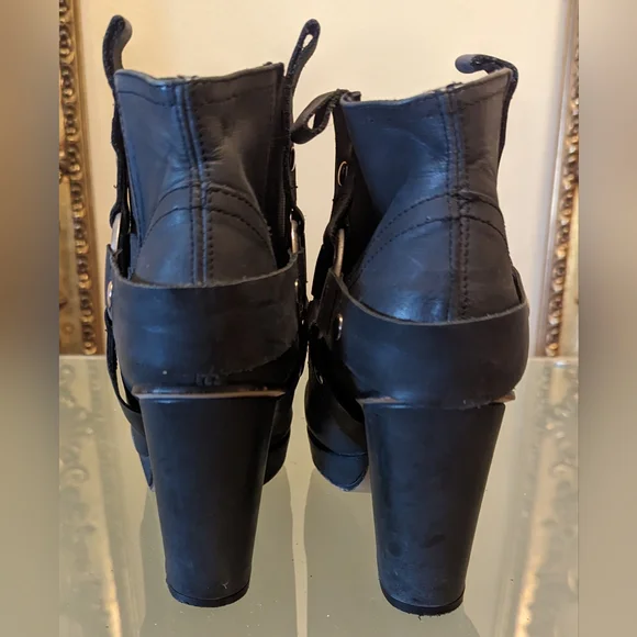 TOPSHOP BLACK LEATHER HARNESS BOOTS SZ 9 - Picture 5 of 7